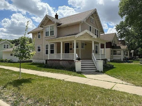 200 Spriggs Street, Charles City, IA 50616