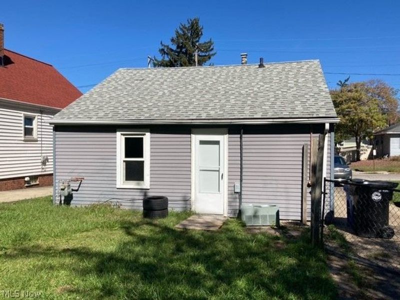5721 Flowerdale Avenue, Cleveland, OH 44144 Photo 17
