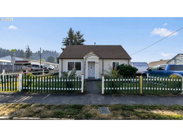 500 7TH AVE, Sweet Home, OR 97386