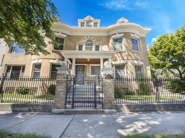 4560 S Michigan Avenue , Chicago, IL 60653