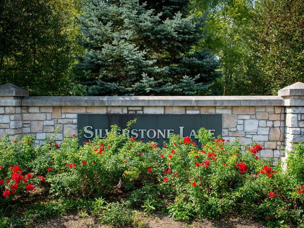 2017 SILVERSTONE Drive , Unit 2017, Carpentersville, IL 60110
