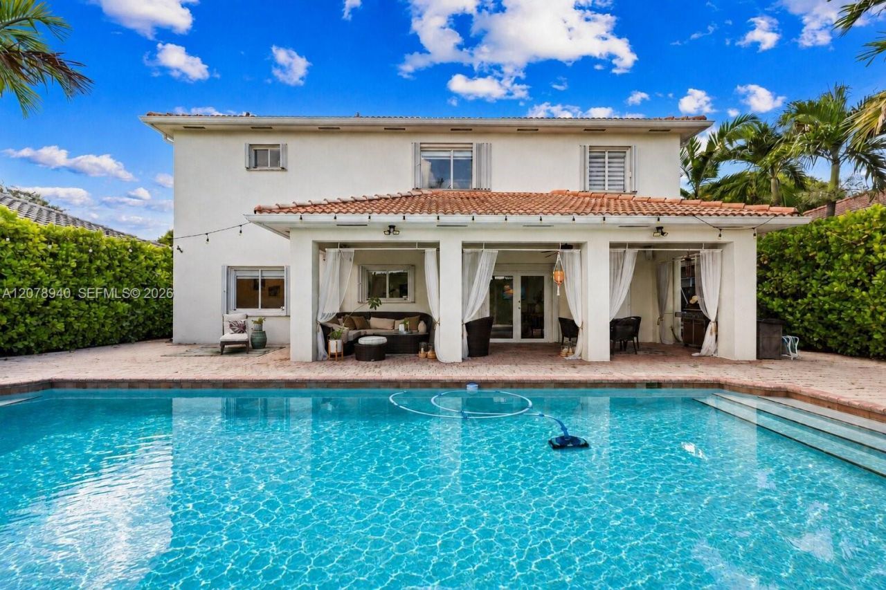 9067 NW 169th St , Miami Lakes, FL 33018 Photo