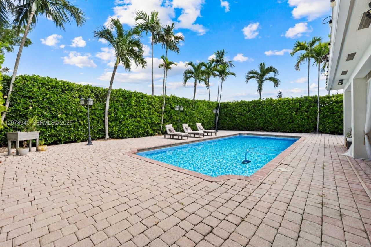 9067 NW 169th St , Miami Lakes, FL 33018 Photo