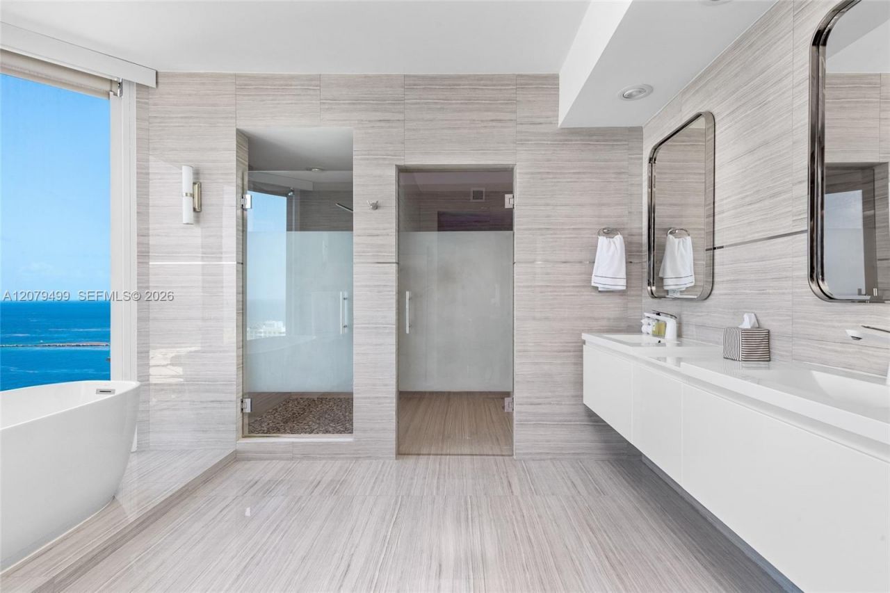 300 S Pointe Dr, Unit 2005, Miami Beach, FL 33139 Photo