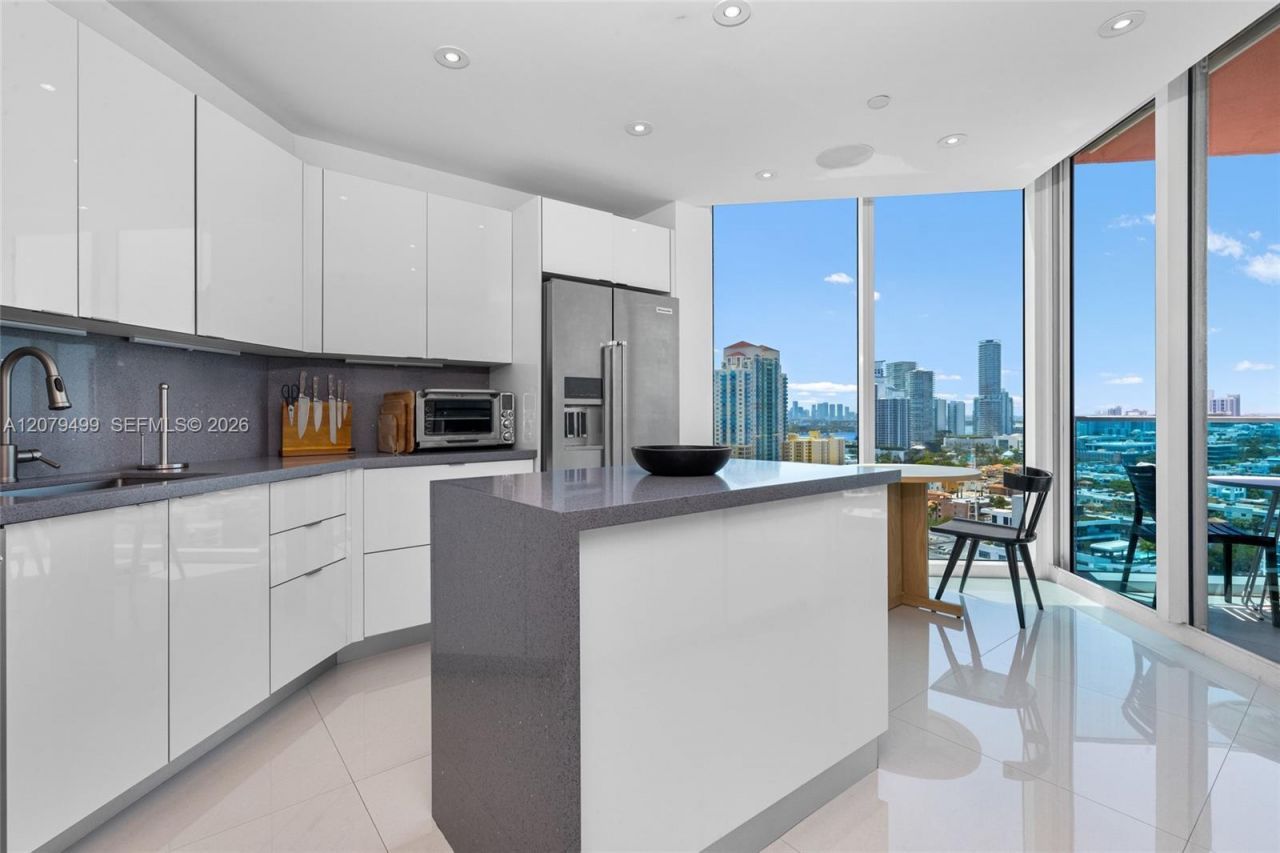 300 S Pointe Dr, Unit 2005, Miami Beach, FL 33139 Photo