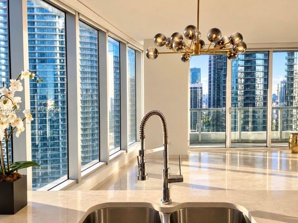 475 Brickell Ave, Unit 2915, Miami, FL 33131