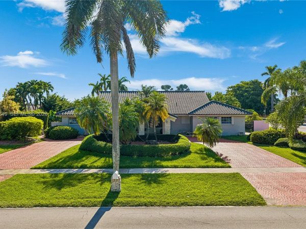 590 NW 132nd Ave , Miami, FL 33182