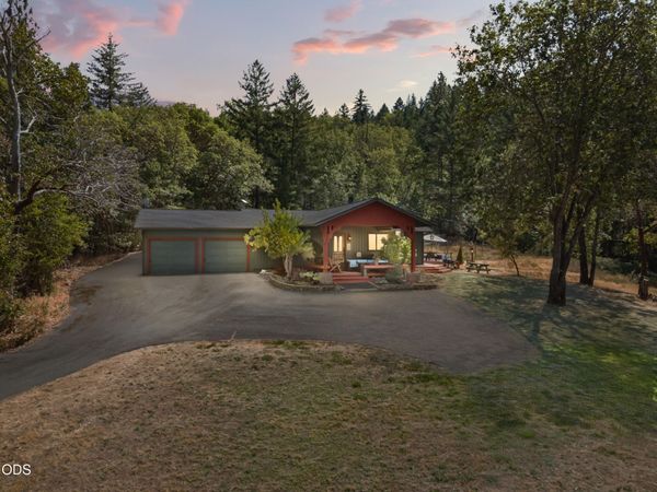 1089 Sleepy Hollow Loop, Grants Pass, OR 97527