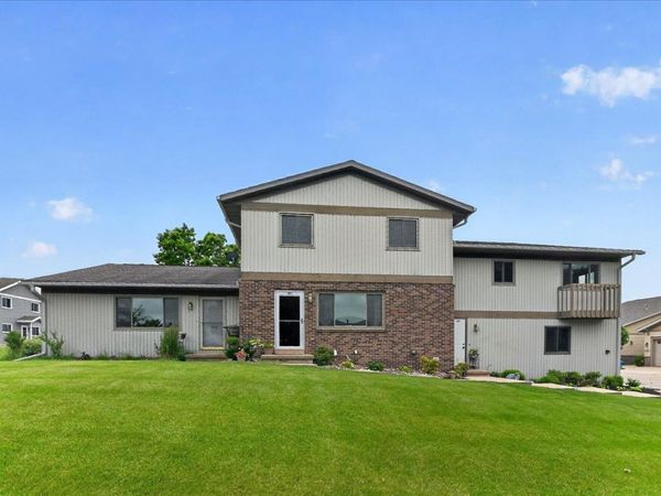 1909 Fox Run, Mount Horeb, WI 53572