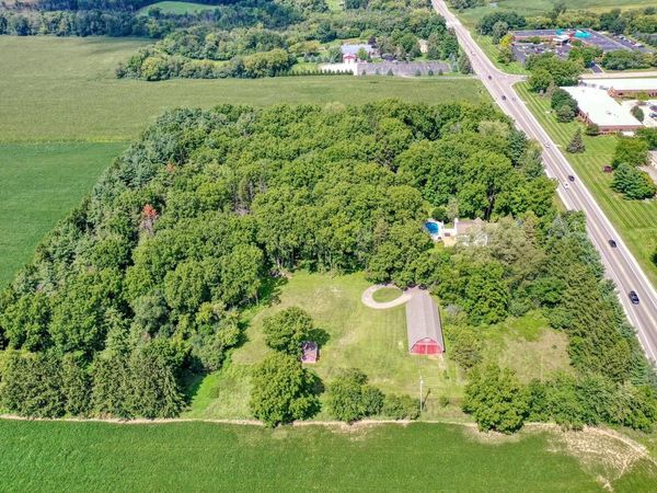 2831 HIGHWAY 83, Hartland, WI 53029