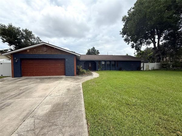 1806 N WATERMAN DRIVE , VALRICO, FL 33594