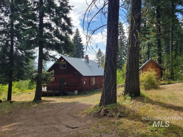 1208 Fox Rd, Cascade, ID 83611