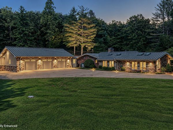8100 Charlotte Pike , Nashville, TN 37221