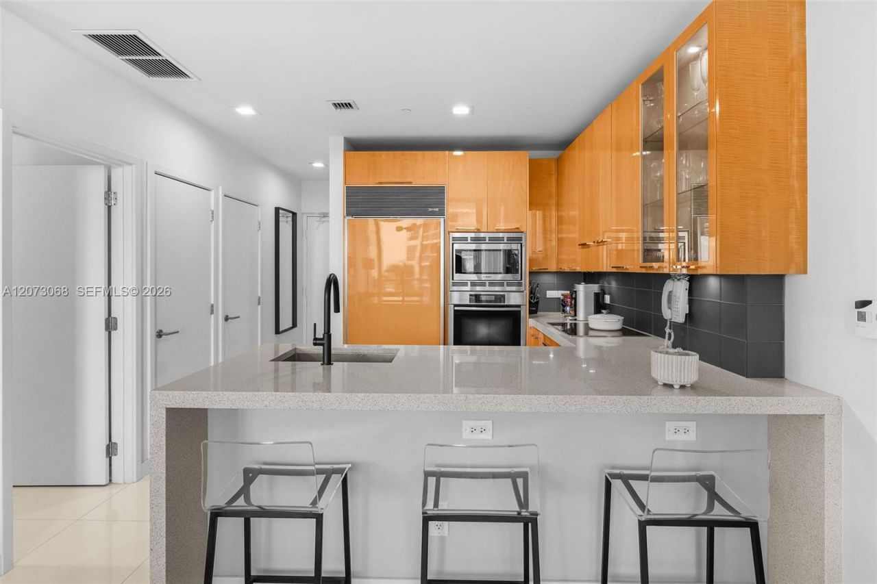 6799 Collins Ave, Unit 407, Miami Beach, FL 33141 Photo