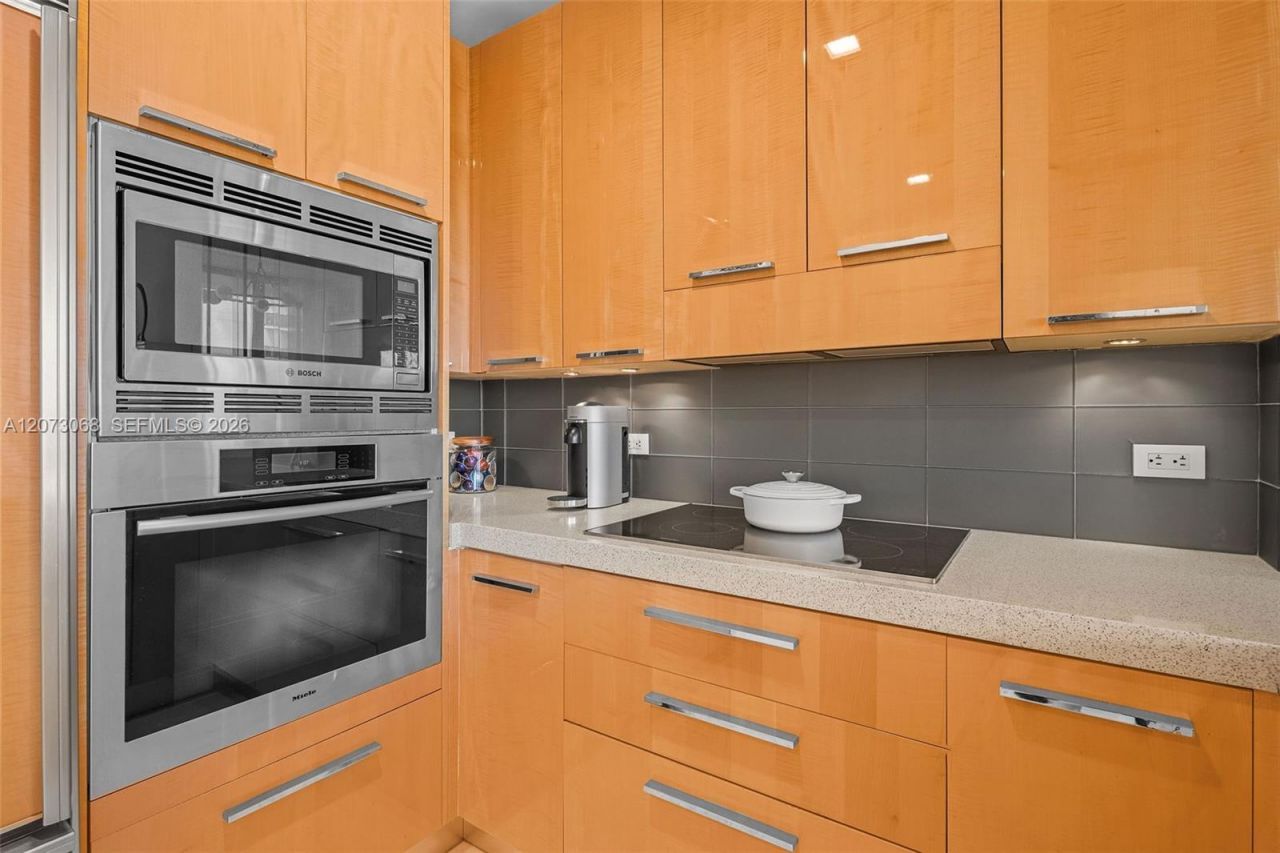 6799 Collins Ave, Unit 407, Miami Beach, FL 33141 Photo