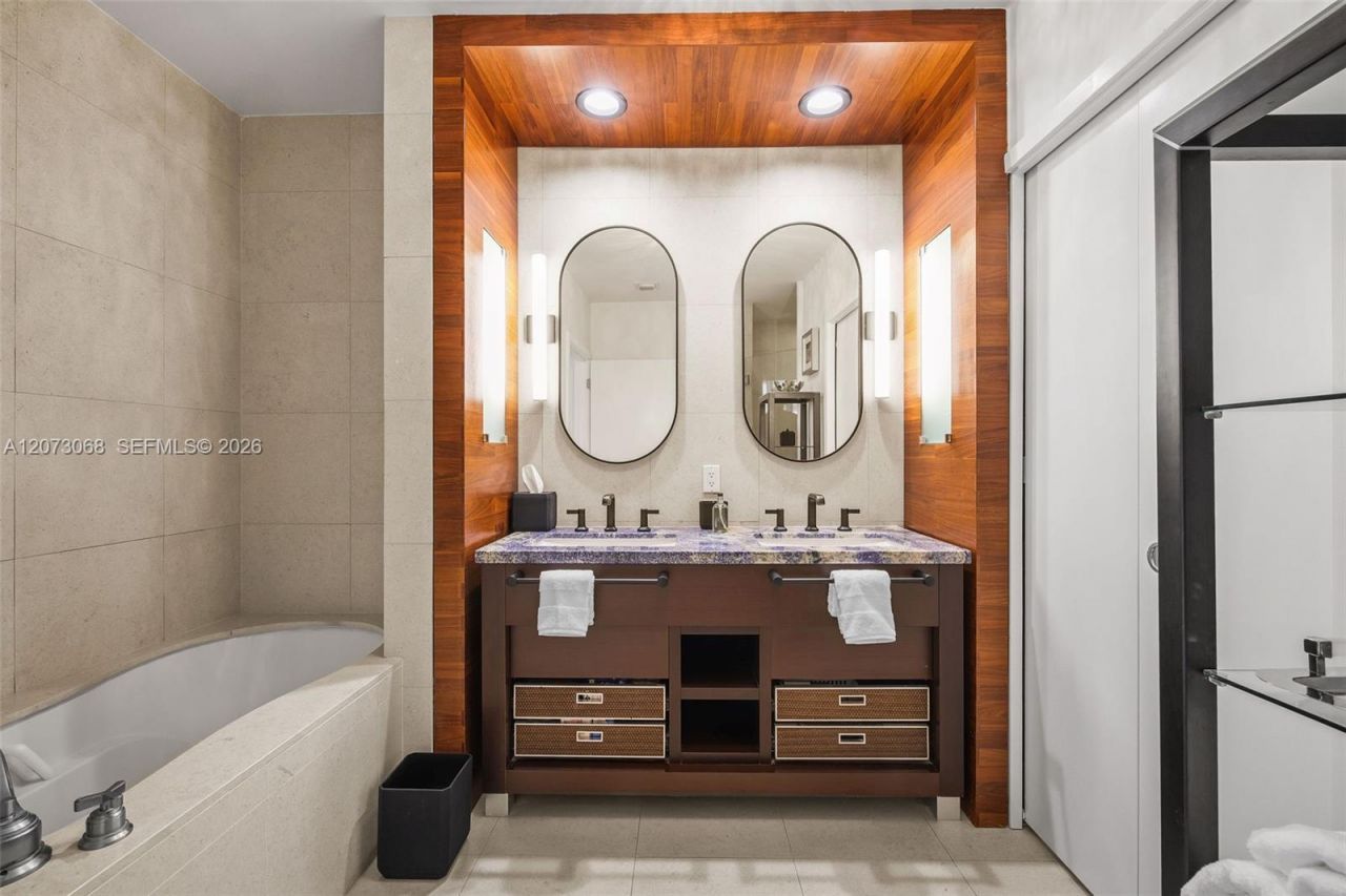 6799 Collins Ave, Unit 407, Miami Beach, FL 33141 Photo