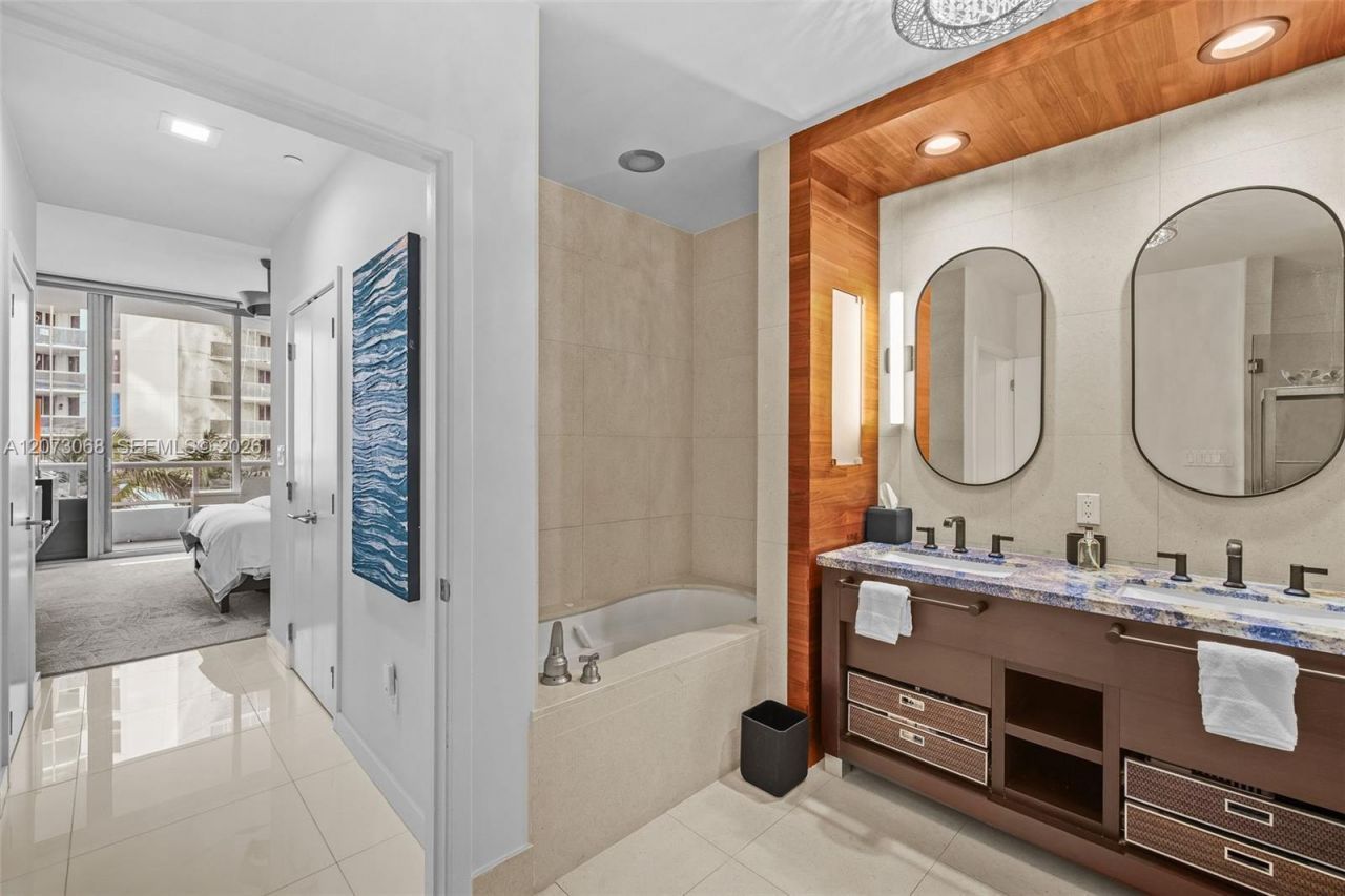 6799 Collins Ave, Unit 407, Miami Beach, FL 33141 Photo