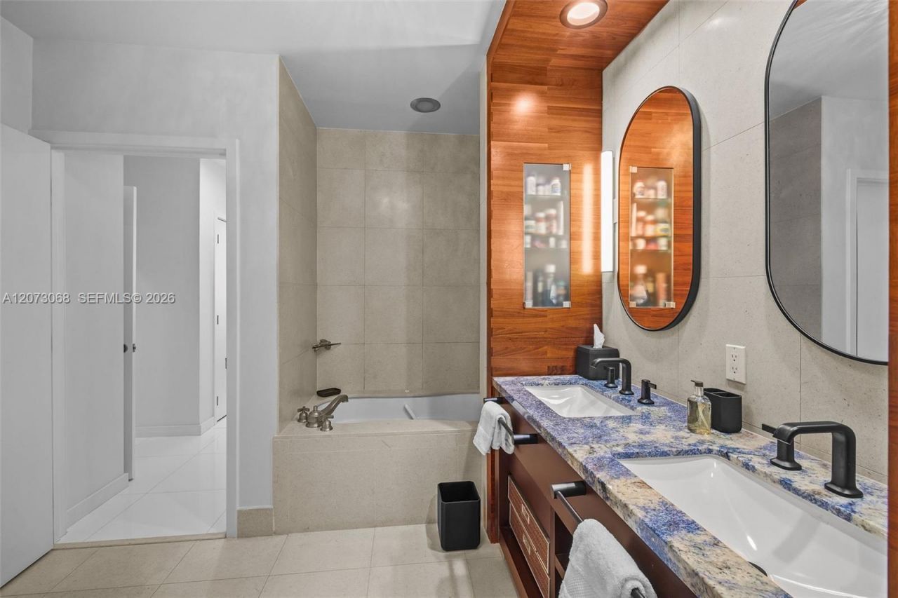 6799 Collins Ave, Unit 407, Miami Beach, FL 33141 Photo