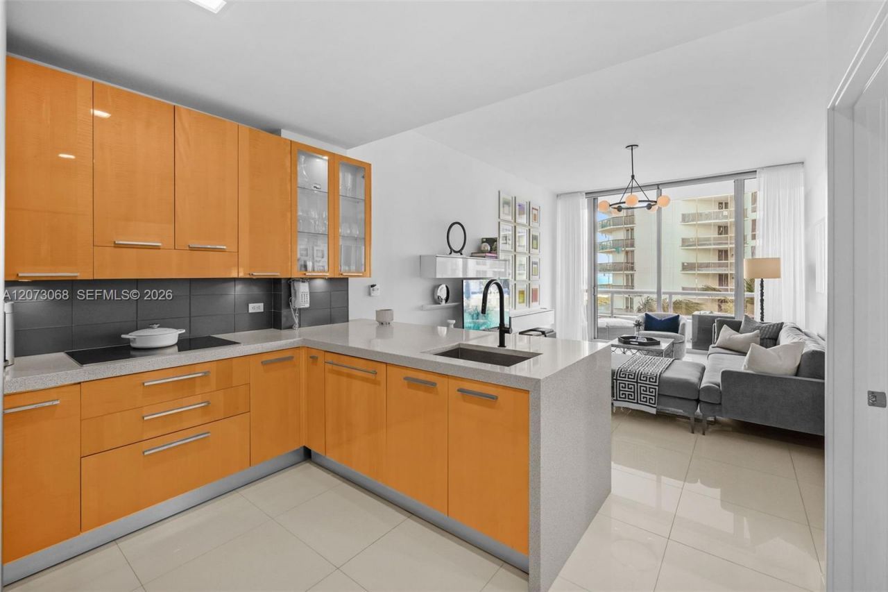 6799 Collins Ave, Unit 407, Miami Beach, FL 33141 Photo