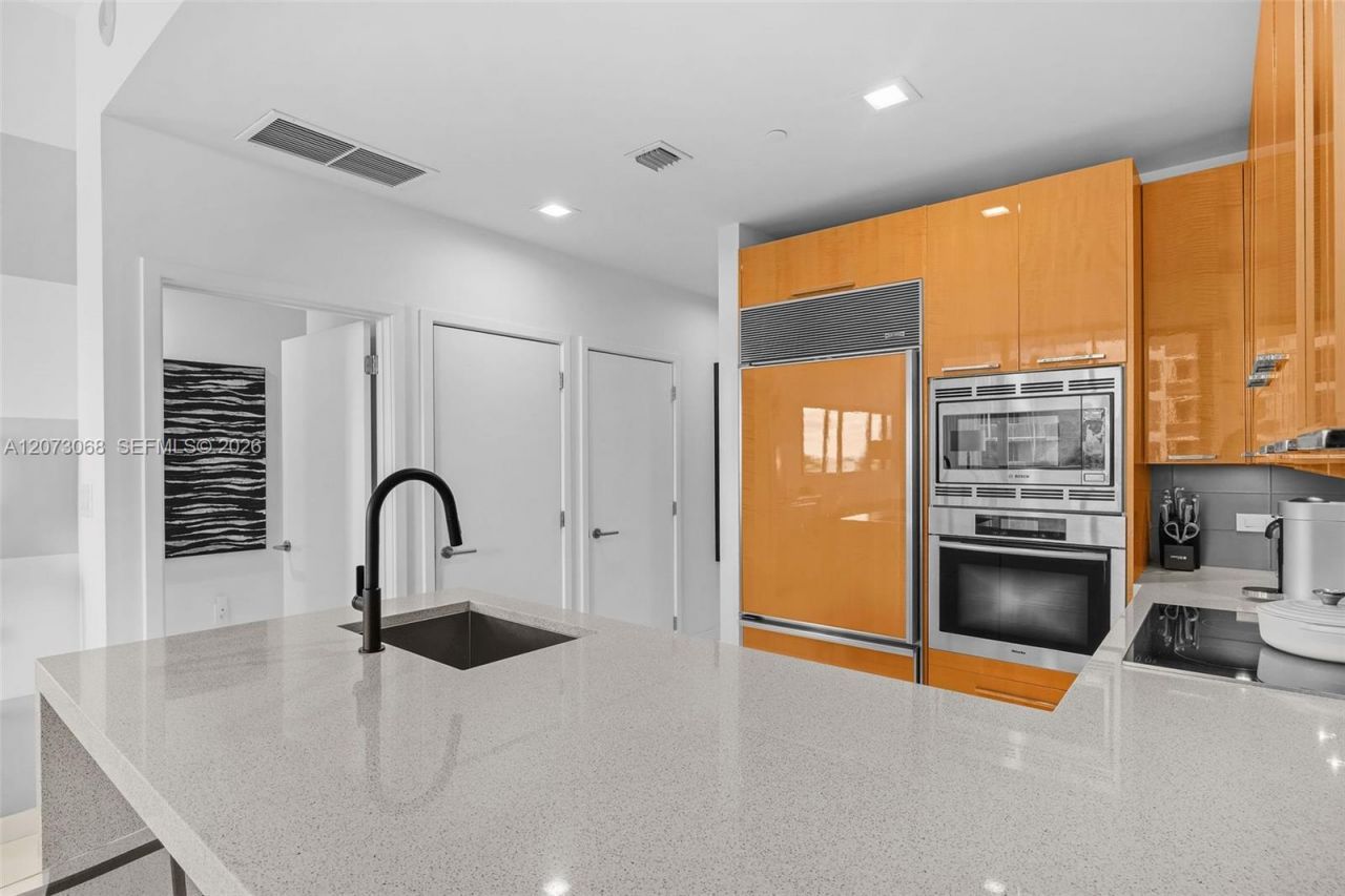 6799 Collins Ave, Unit 407, Miami Beach, FL 33141 Photo