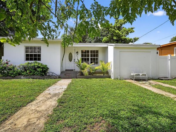 40 NW 68th St , Miami, FL 33150