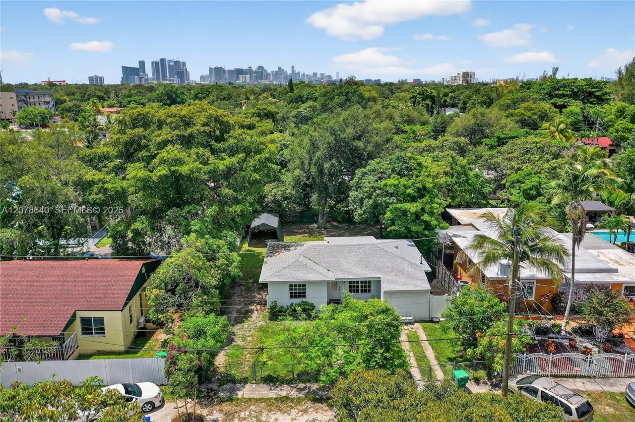 40 NW 68th St , Miami, FL 33150 Photo