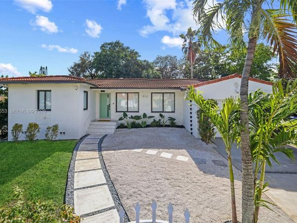 912 NE 82nd St , Miami, FL 33138