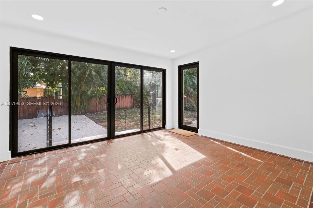 912 NE 82nd St , Miami, FL 33138 Photo