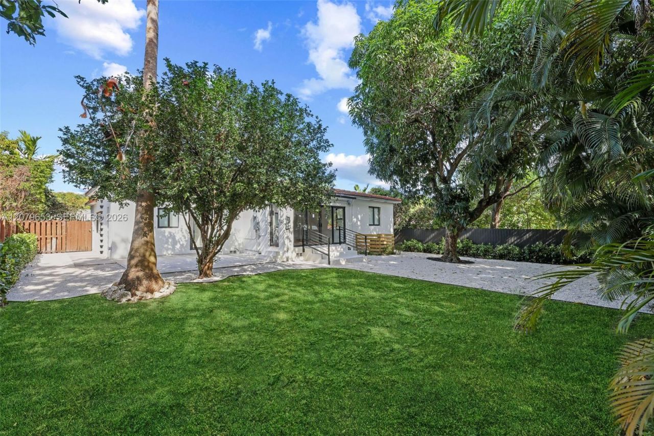 912 NE 82nd St , Miami, FL 33138 Photo