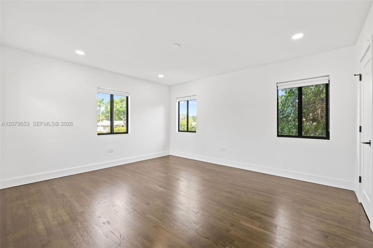 912 NE 82nd St , Miami, FL 33138 Photo