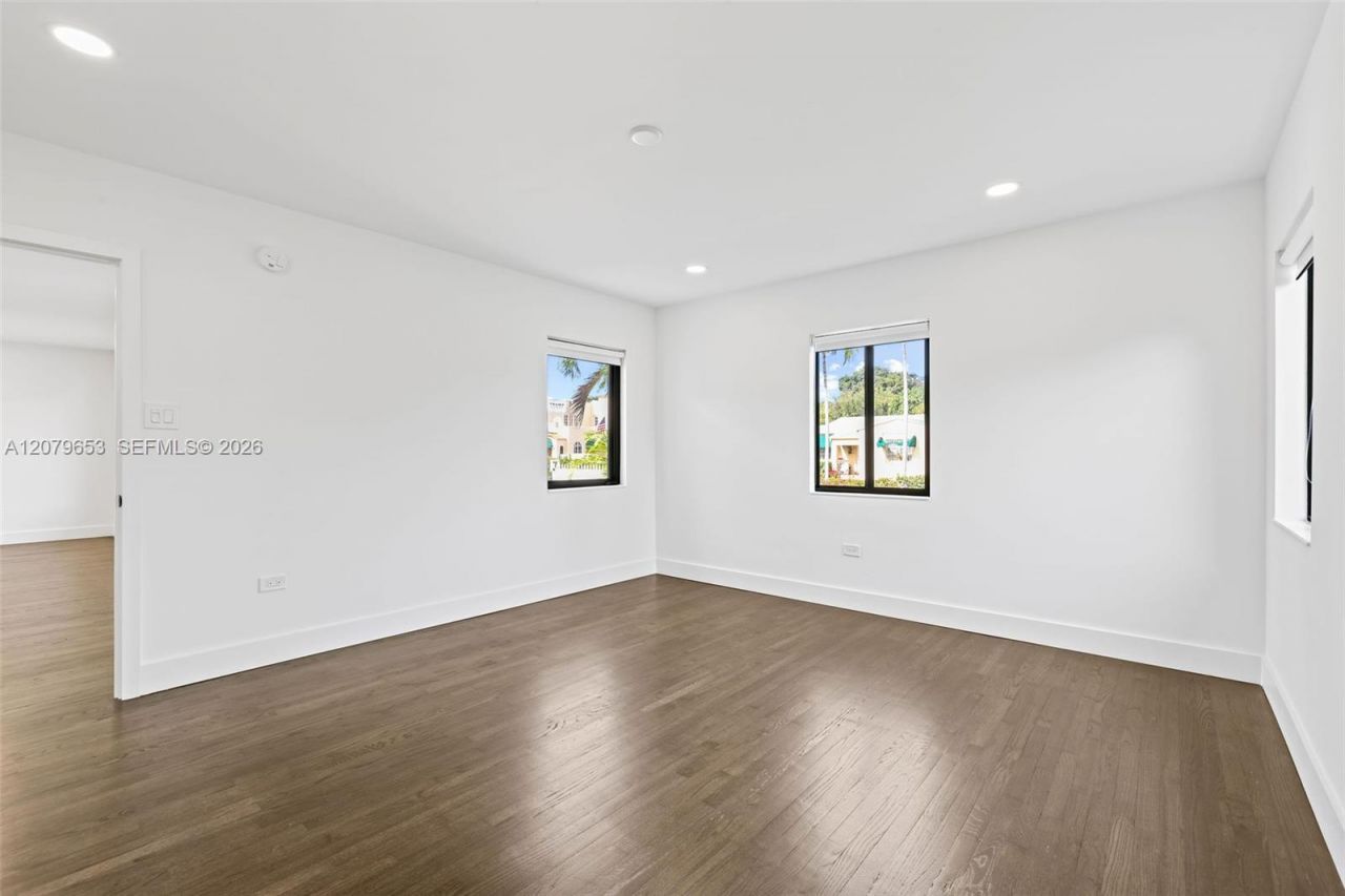 912 NE 82nd St , Miami, FL 33138 Photo