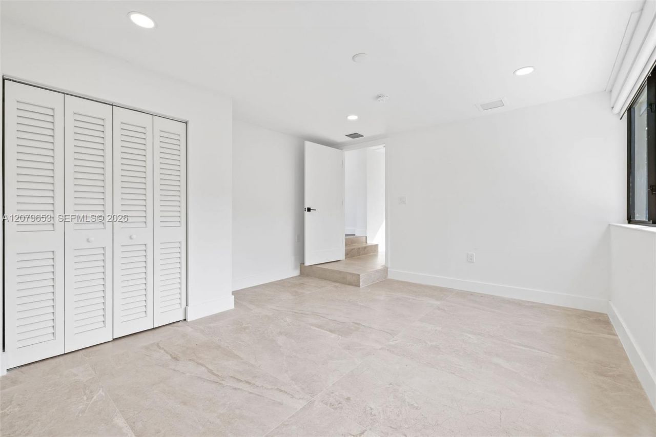 912 NE 82nd St , Miami, FL 33138 Photo