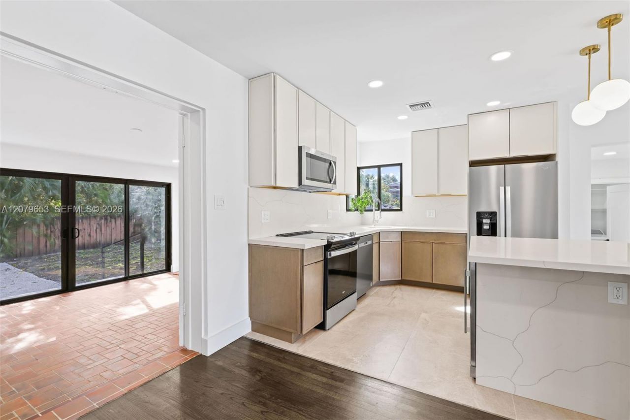 912 NE 82nd St , Miami, FL 33138 Photo
