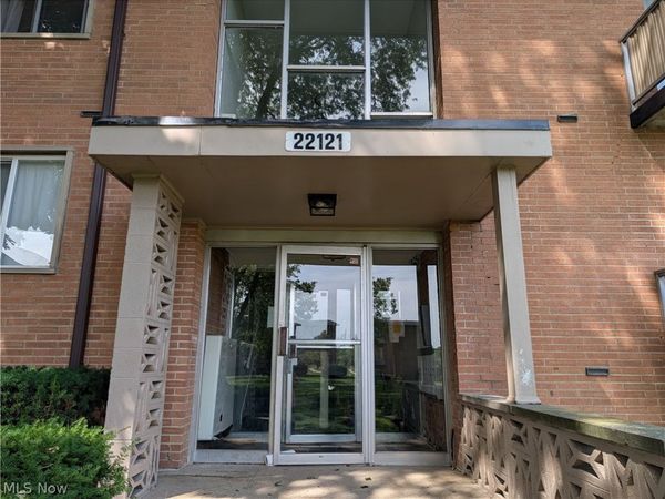 22121 River Oaks, Unit E12, Rocky River, OH 44116