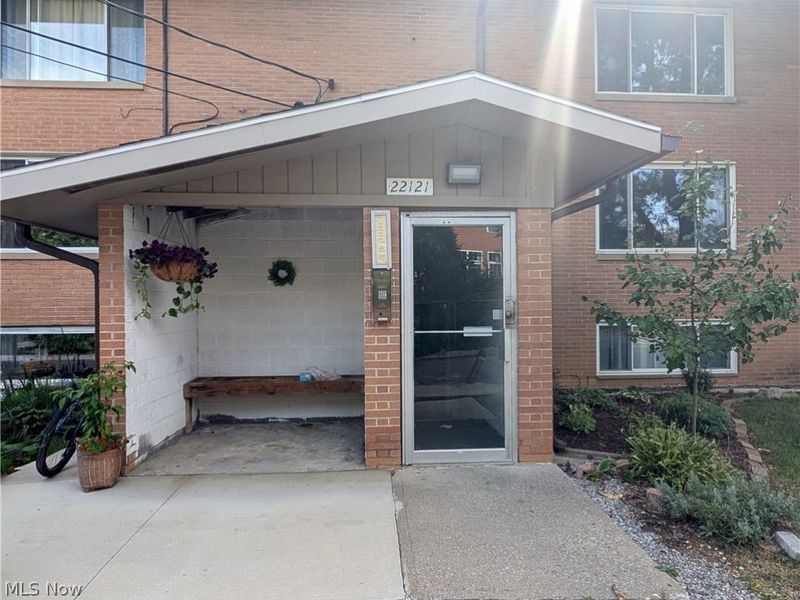 22121 River Oaks, Unit E12, Rocky River, OH 44116 Photo 2