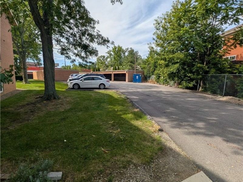 22121 River Oaks, Unit E12, Rocky River, OH 44116 Photo 3