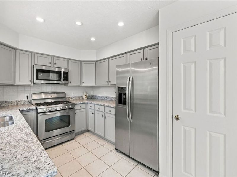 29008 Uxbridge Drive, Willowick, OH 44095 Photo 11