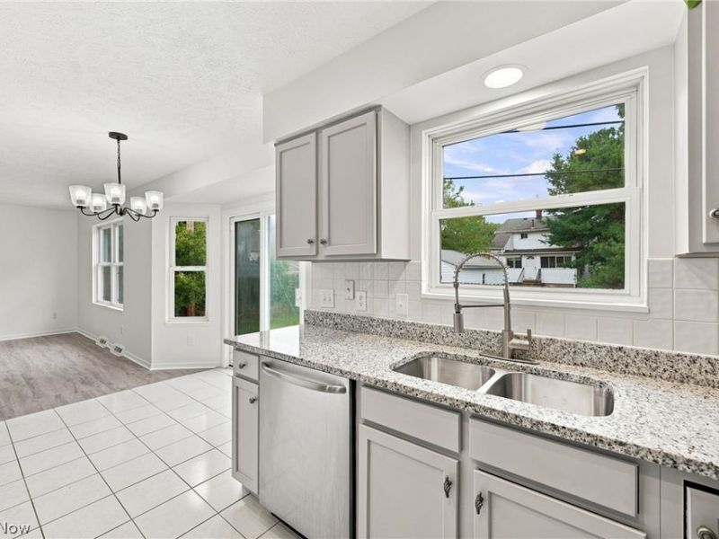 29008 Uxbridge Drive, Willowick, OH 44095 Photo 12
