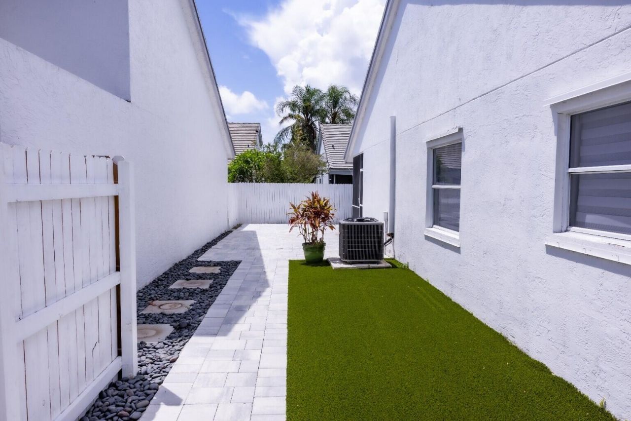 2974 Torrey Pine Lane, Lake Worth, FL 33462 Photo