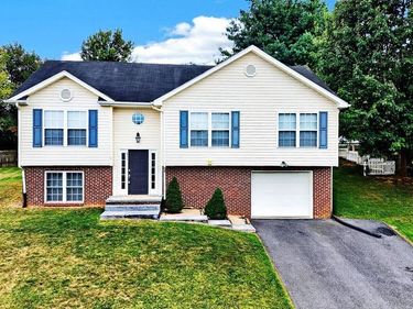 650 EDWARDIAN LN, WAYNESBORO, VA 22980