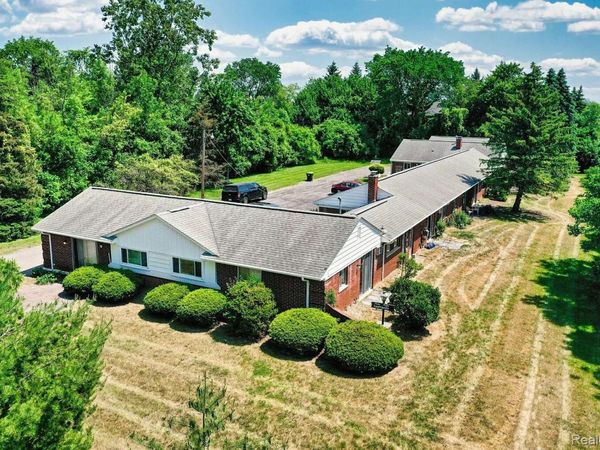 22000 Beck Road , Unit 101, Novi, Mi 48167