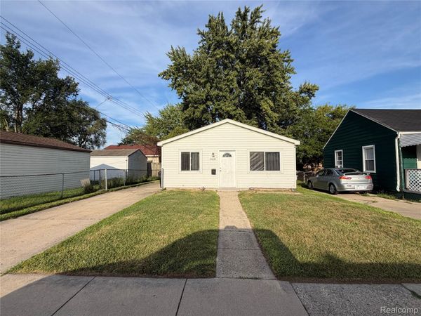 26039 Clancy Street, Roseville, Mi 48066