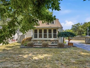 19410 Rensellor Street , Livonia, Mi 48152