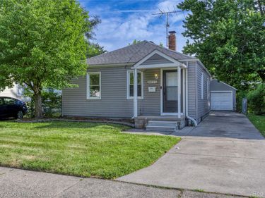 18777 Kingsville Street , Harper Woods, Mi 48225