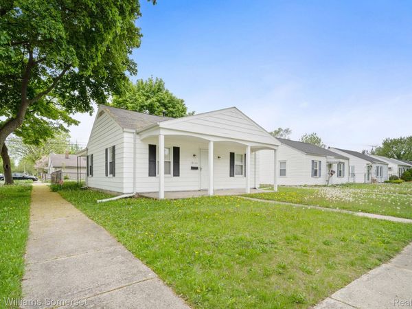 19214 Roscommon Street , Harper Woods, Mi 48225