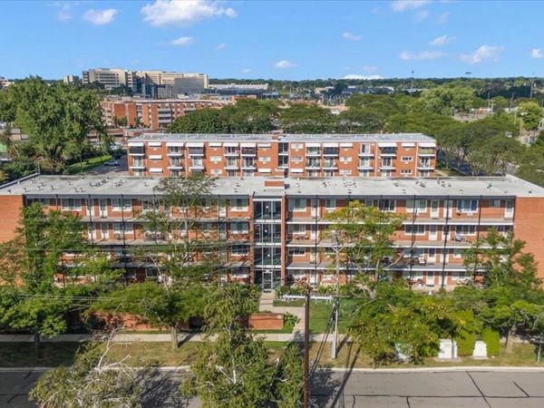 2820 Woodslee Drive, Unit 308, Royal Oak, Mi 48073