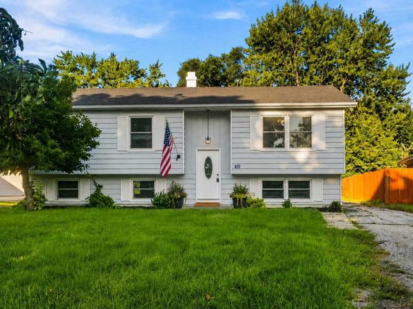 419 Deerpath Drive , Lindenhurst, IL 60046