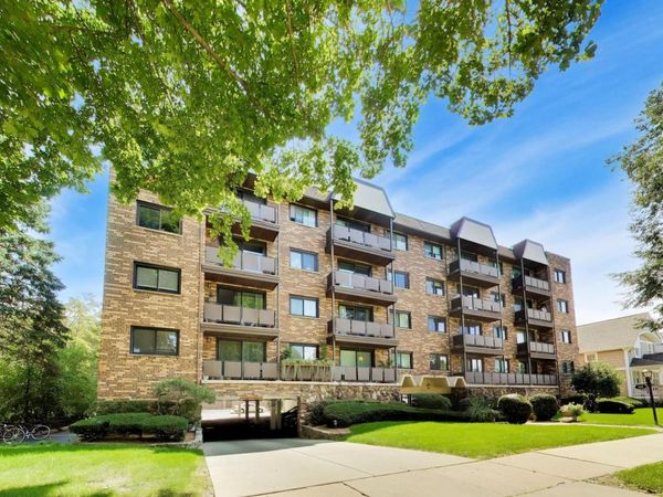 121 S Vail Avenue , Unit 406, Arlington Heights, IL 60005