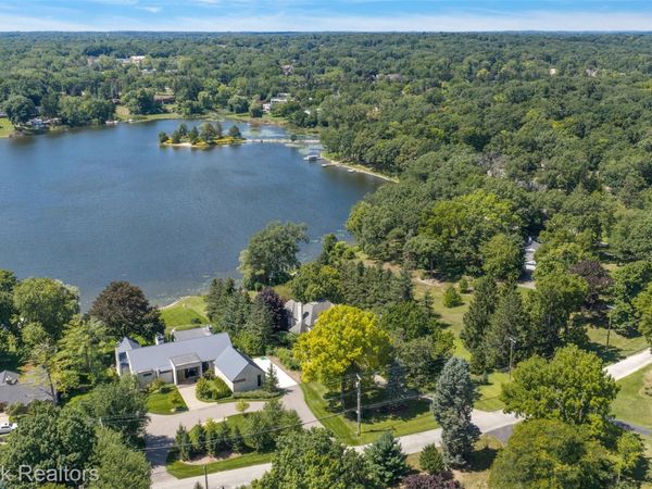 5400 Lane Lake Road, Bloomfield Township, Mi 48302