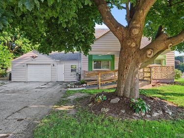 1210 Simca Street, Flint Township, Mi 48507